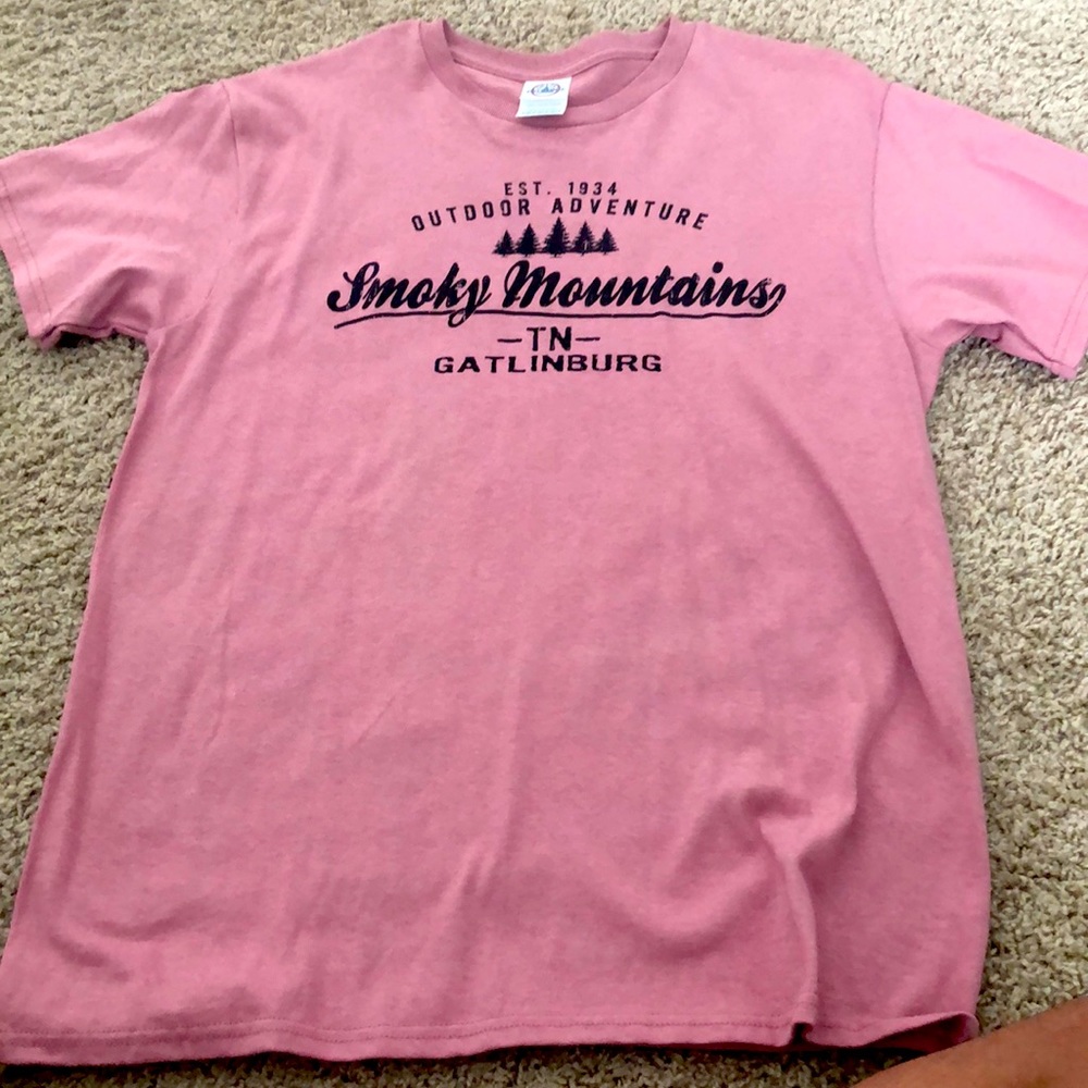 Short sleeve shirt was given to me. It is medium. I can’t wear it.